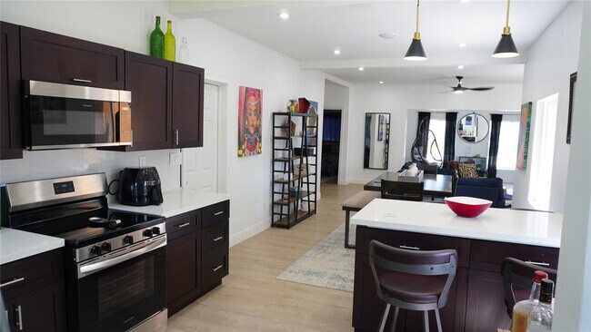 Photo - 1011 Sharar Ave