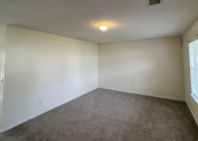 Photo - 221 Fox Grove Cir
