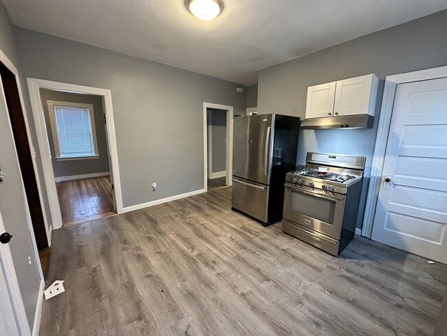Building Photo - 292 Douglas Ave Unit 1st Floor Rental