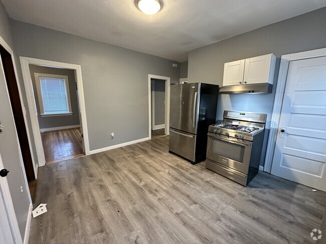 Building Photo - 292 Douglas Ave Unit 1st Floor Rental