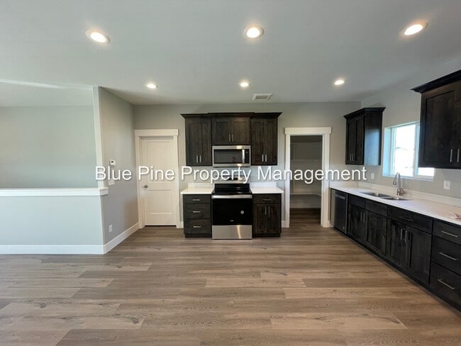 Photo - 5844 Wildrose Ave