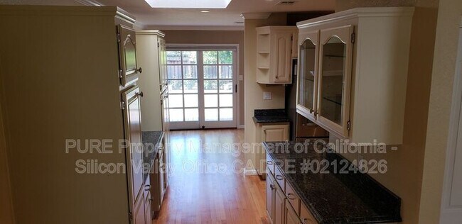 Photo - 1158 Fordham Way