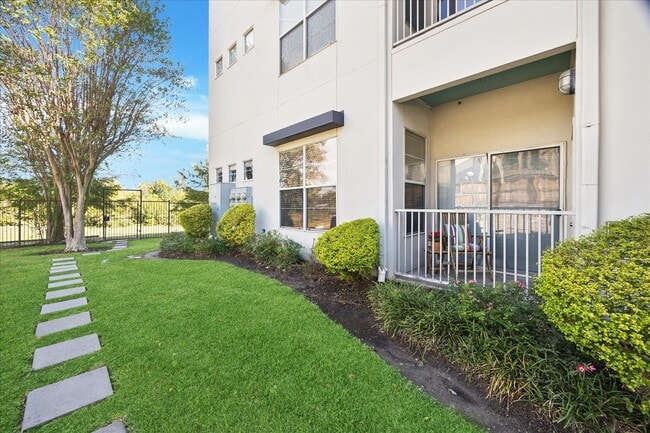 Building Photo - 1441 East St Unit 101