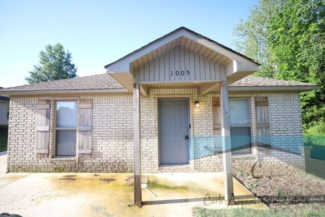 Building Photo - Beautiful 4 bed 2 bath home - HUD accepted!!