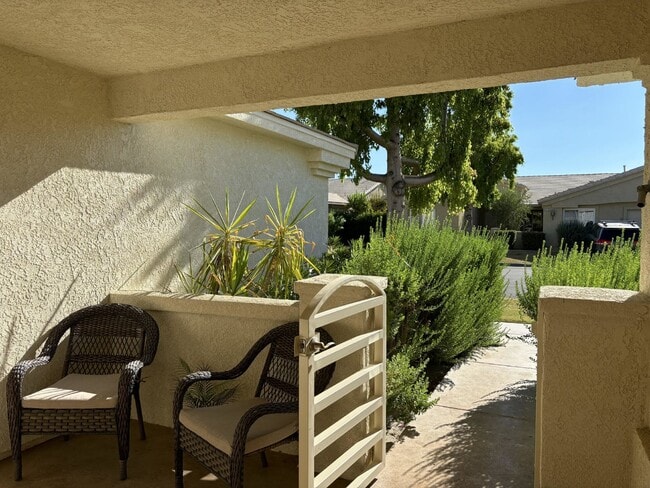 Furnished or Not!
Gated, 3 Bedrooms, pool/spa