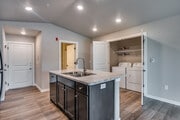 2BR, 2BA - 929SF - Kitchen