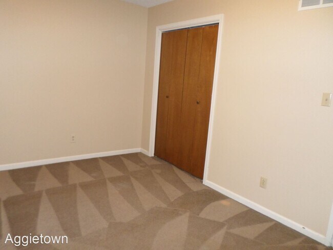 Photo - 2 br, 1 bath House - 2028 Shirley