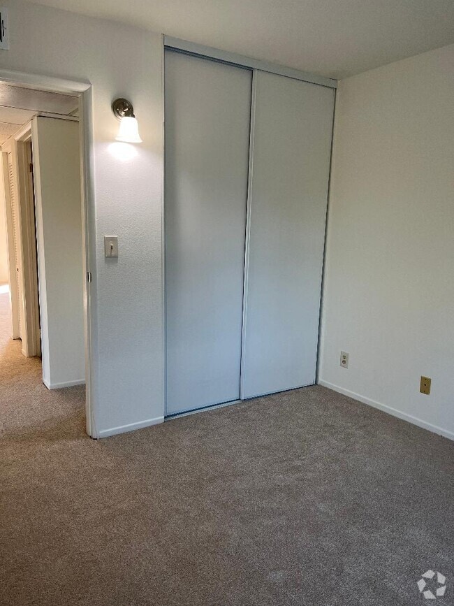 Building Photo - 5908 Cedros Avenue Rental