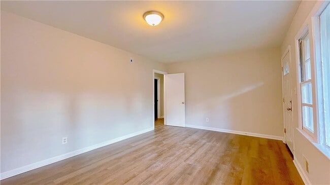 Photo - 2744 Fairlane Dr SE