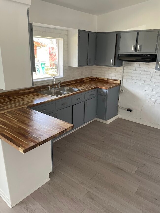 Photo - 2000 N Riverview Cir