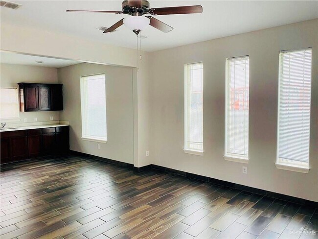 Photo - 13 Fig Dr Unidad 2