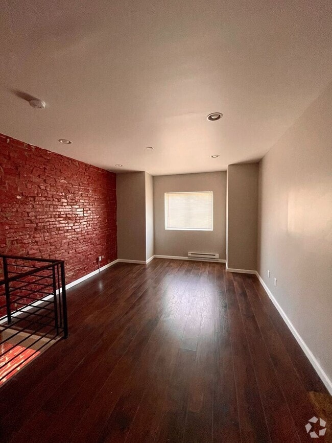 Building Photo - 908 E Schiller St Unit Second Floor Rental
