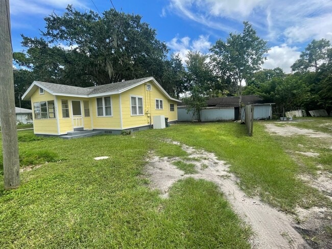 Photo - Spacious 2 bedroom, 1 bathroom home Availa...