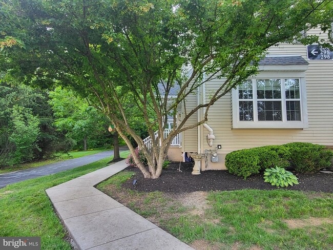 Photo - 284 Flagstone Rd