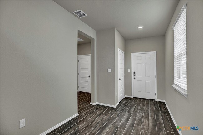 Photo - 267 Kinsley Wy