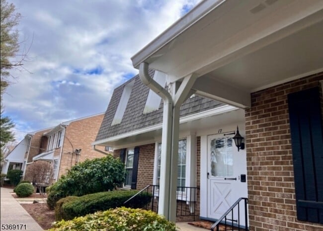 Building Photo - 17 Briarwood Path Unit 17 Rental
