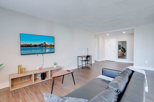 Photo - 1201 S Bell St Unidad FL11-ID1022384P