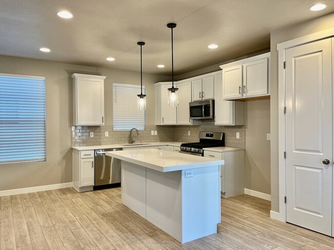 Photo - 5072 Elmfield Wy