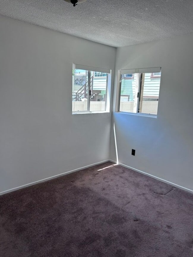 Photo - 1102-1104 W. 23rd Street & 2231-2233 S. Leland St.. Unidad 2233