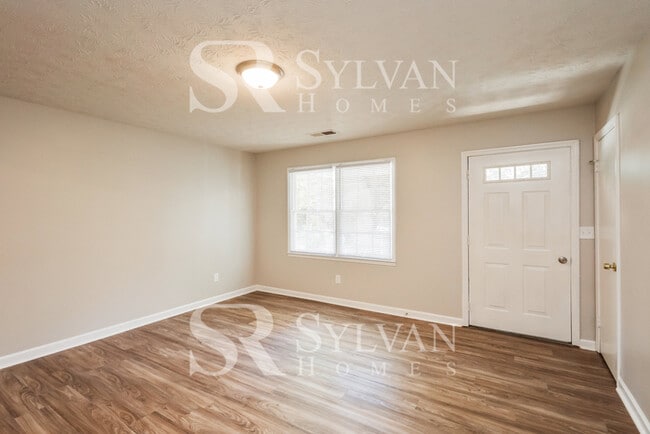 Photo - Cute, cozy and comfortable