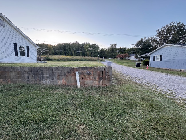 Photo - 201 Robinson Rd