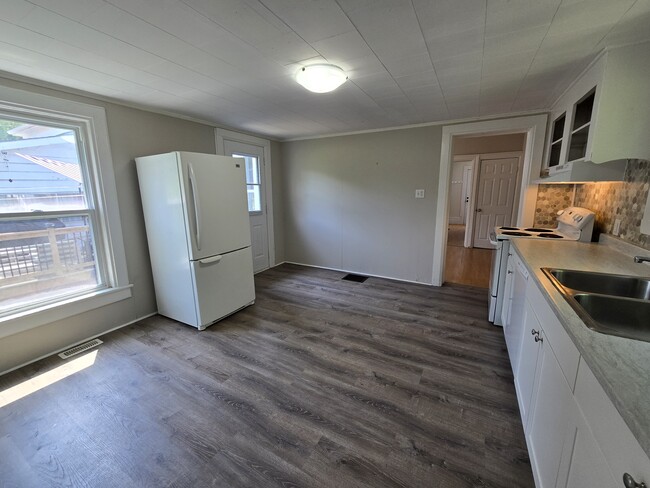 Building Photo - 49 Union St