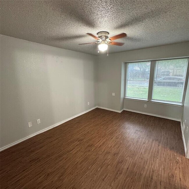 Photo - 1212 Orchard Park Cir