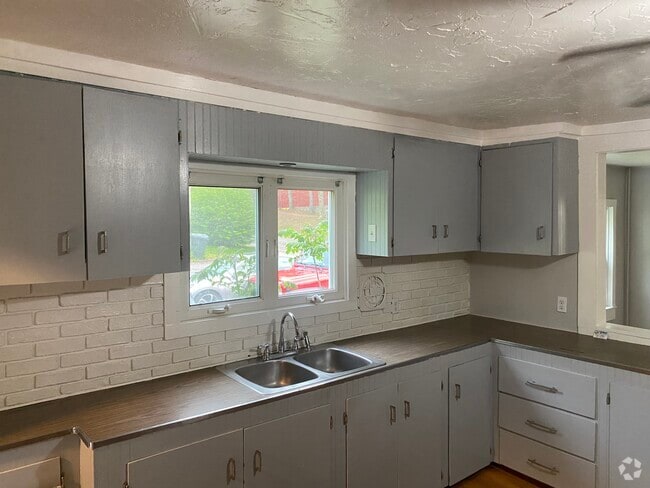 Building Photo - 10 Holstrom Ct Unit Apt. 2