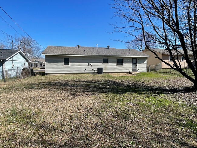 Photo - 1101 Lehman Dr