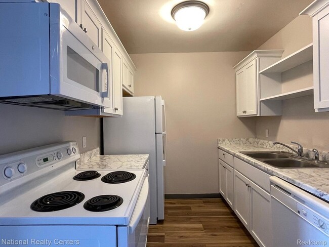 Photo - 8719 Meadowbrook Dr