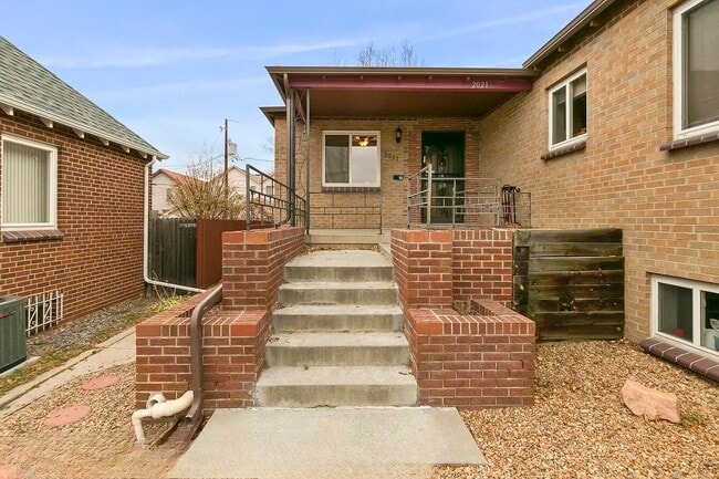 Photo - 2021 Perry St House