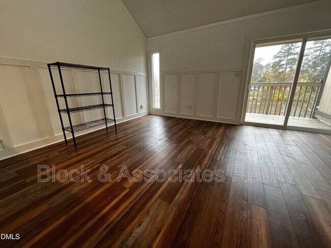 Photo - 3083 Huntleigh Dr