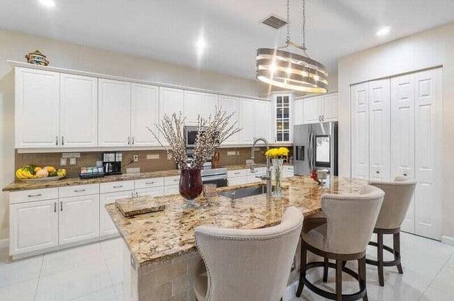 Photo - 9271 Madewood Ct