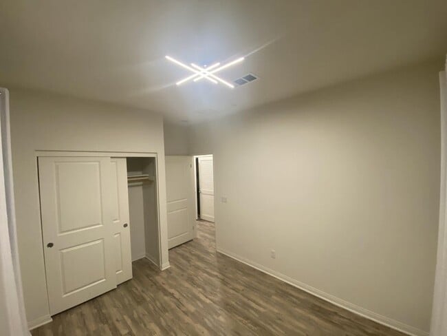 18441 W Montage Ln