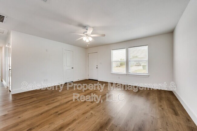 Photo - 114 Nail Ct Unit 100