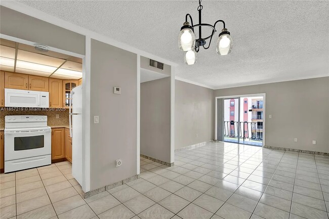 Photo - 6825 W Flagler St Unidad 303