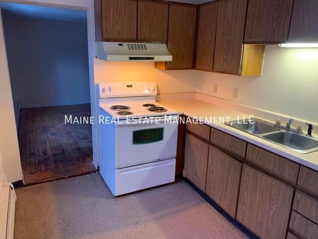 Building Photo - 15 Elm St Rental