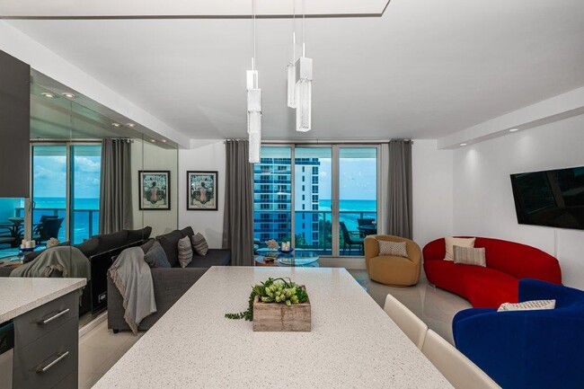 Photo - 2301 Collins Ave Condominio