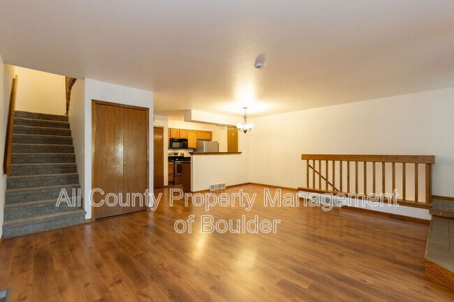 Photo - 5056 Buckingham Rd