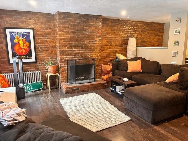 Building Photo - 69 Gore St Rental