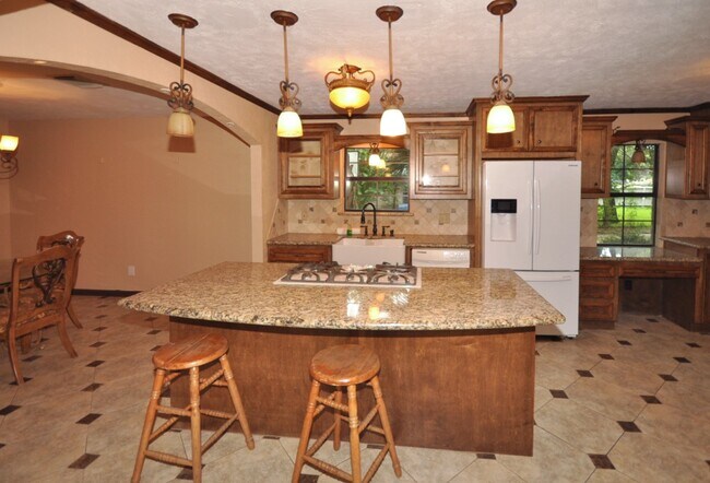 Photo - 905 Avenue K