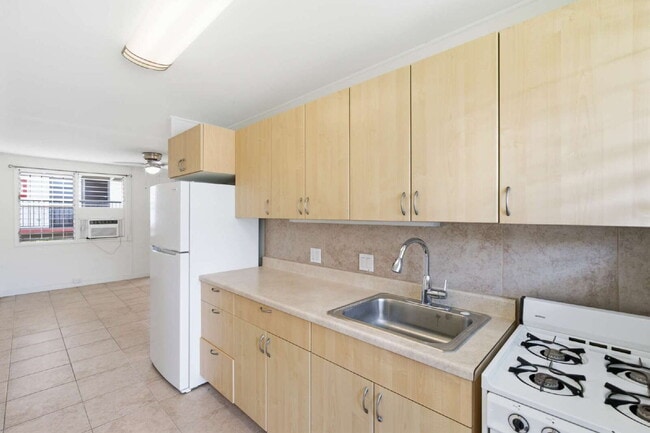 Photo - Charming 2-Bedroom Apartment in Prime Ala Moana Location – Parking & In-Unit Washer/Dryer! Unit D