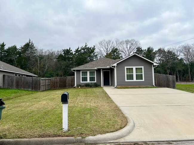 Building Photo - 95 Bernice St