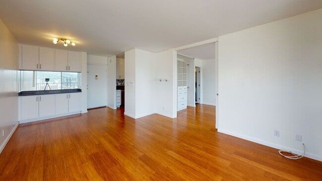 Photo - 1BD/1BA/1PRKG at the Villa on Eaton Square. Electricity included, stunning views! Unit 3514