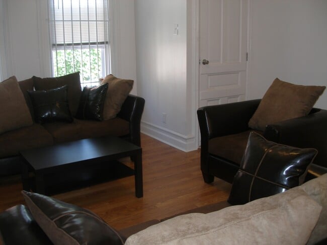 Photo - 930 French St