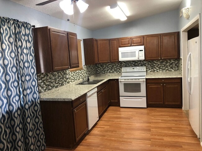 Building Photo - 3029 E Cicero St Unit 201
