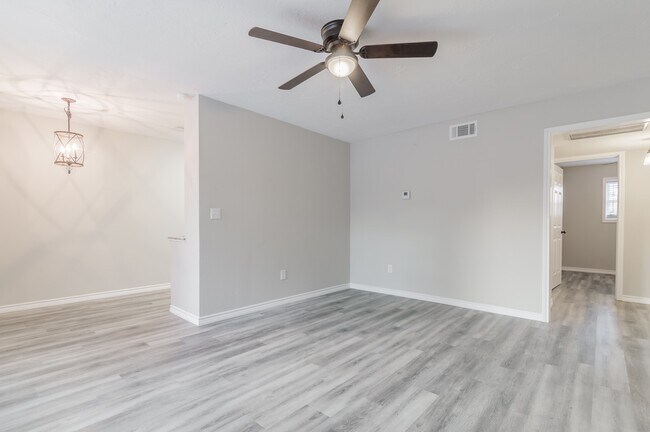 Photo - 105 Willwood Dr Unit 2