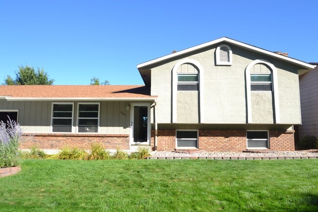 Building Photo - 4 Bed 3 Bath w/AC - Coming Soon! - MileSto... Rental