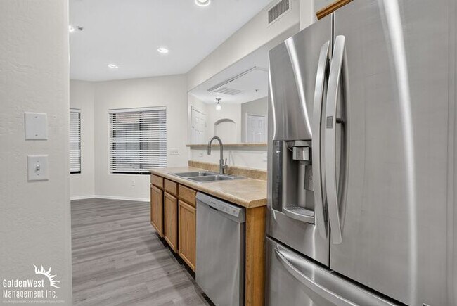 Beautiful 2Bdm 2Ba Condo with Community Pool in Glendale!