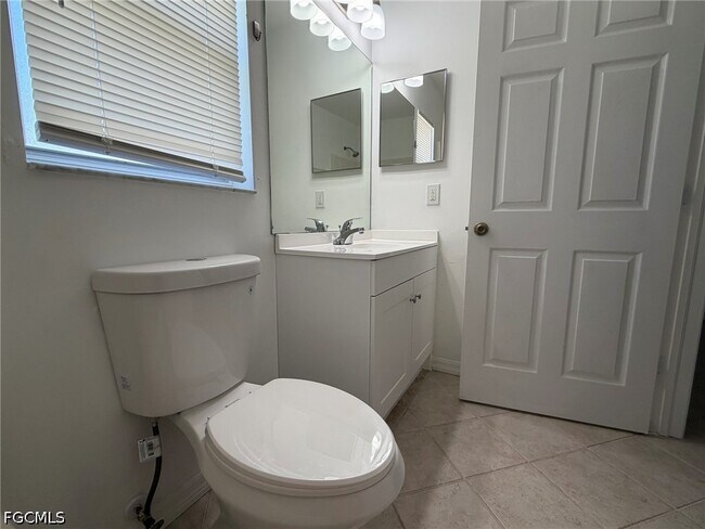 Photo - 1424 NE 13th Pl